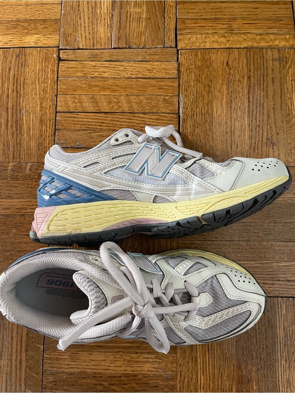 New Balance 906v1 Sneakers